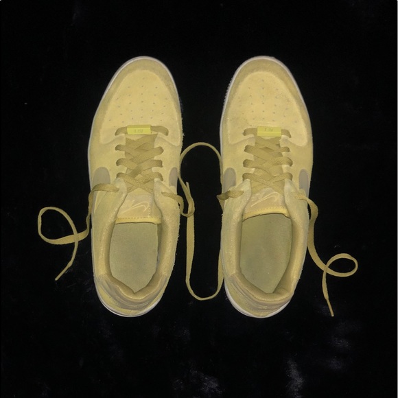 Nike Air Force 1 (lightly worn) COLOR- mustard yellow SIZE- womens 9.5 - Picture 2 of 4